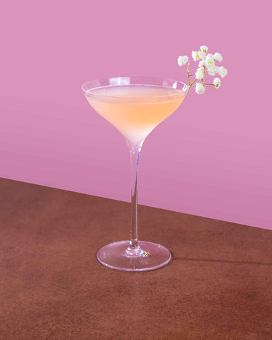 Gimlet rose sans alcool avec gin rose NOA et sirop de lime